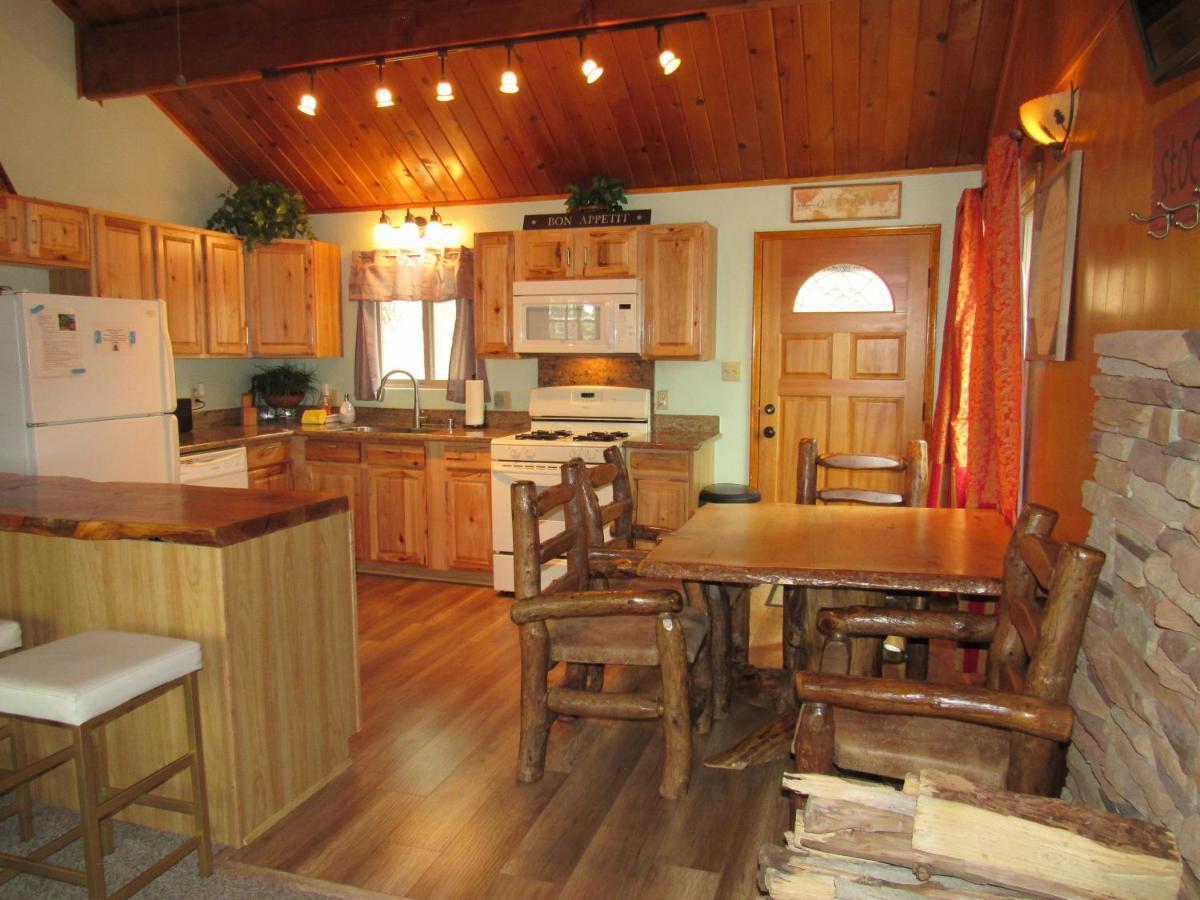 Hillside Hideaway -View Of Ski Slope From Charming Deck Big Bear Lake Exterior foto